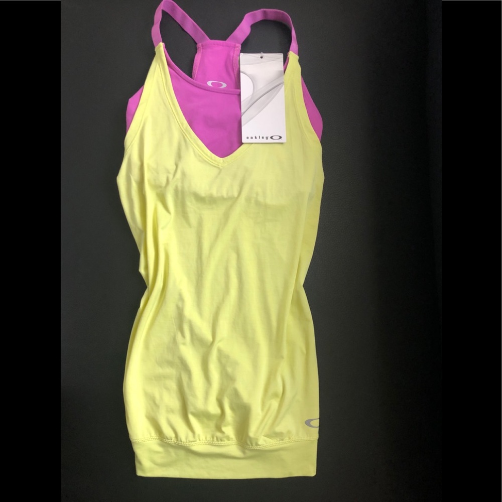 NWT OAKLEY tank top with attached sports bra.